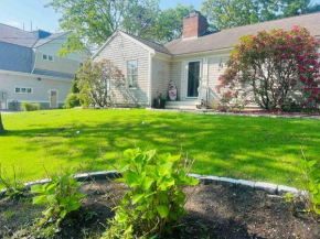Beautiful Cape Cod home! Steps to beach!